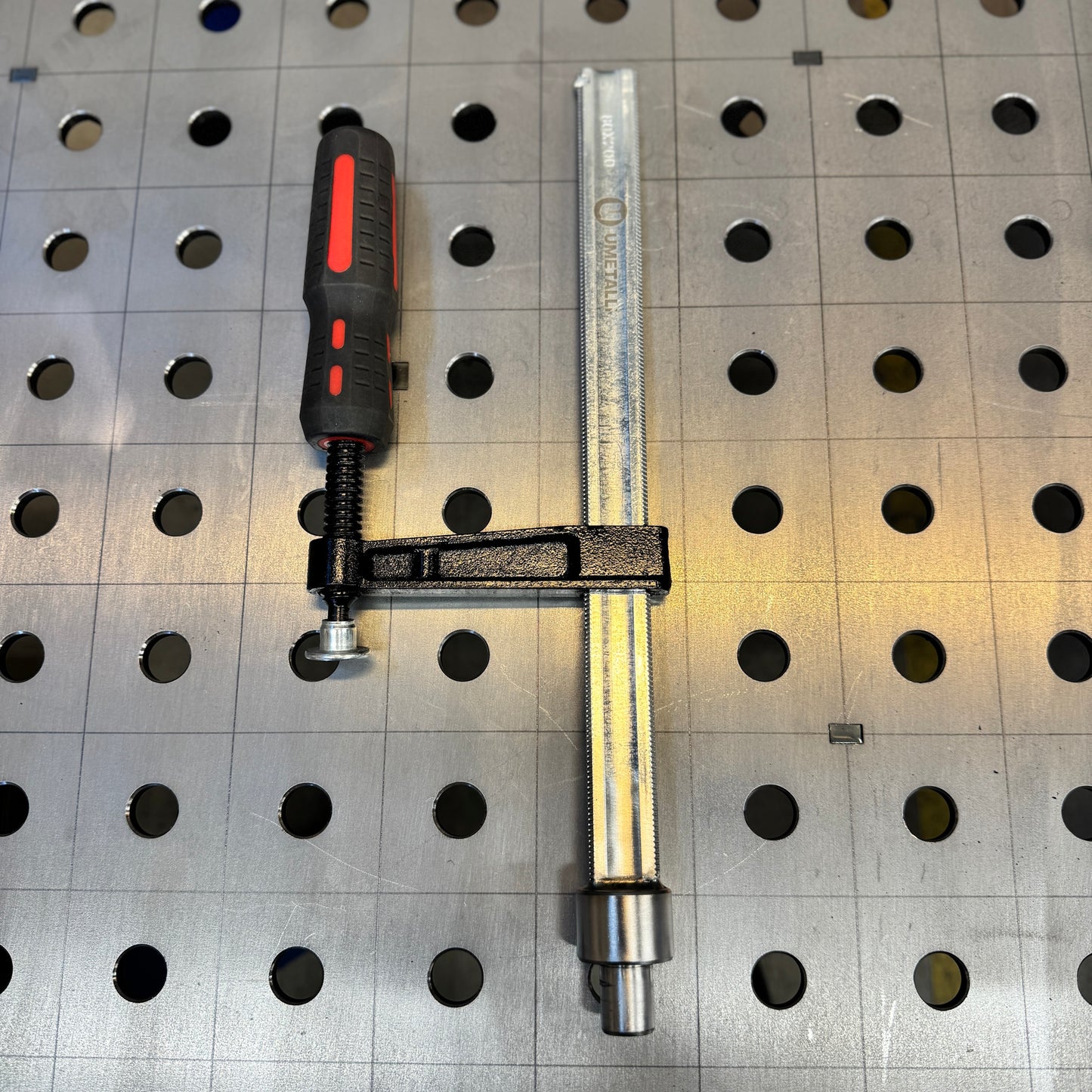 Ruuvipuristin 80x300