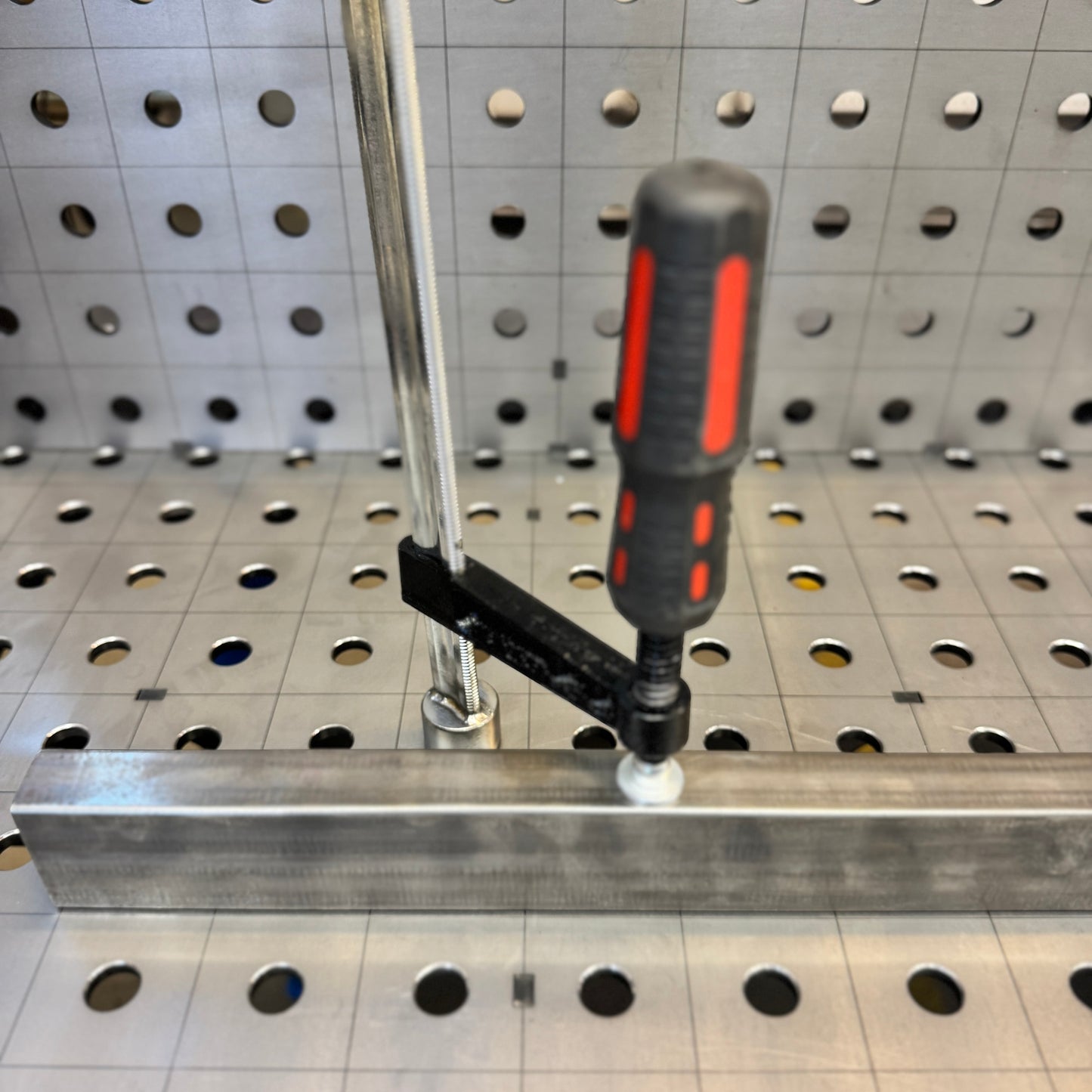 Ruuvipuristin 80x300