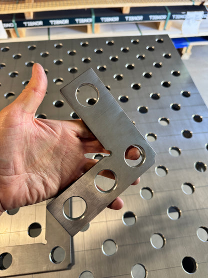 Litteä kulma 150x150 mm Ø28 10 mm