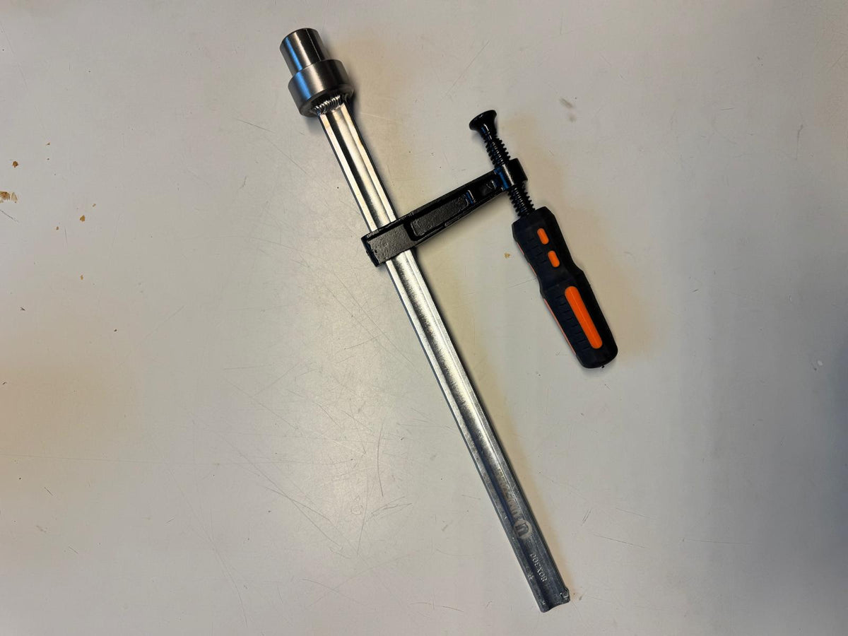 Fästklämma 80x300 Ø28